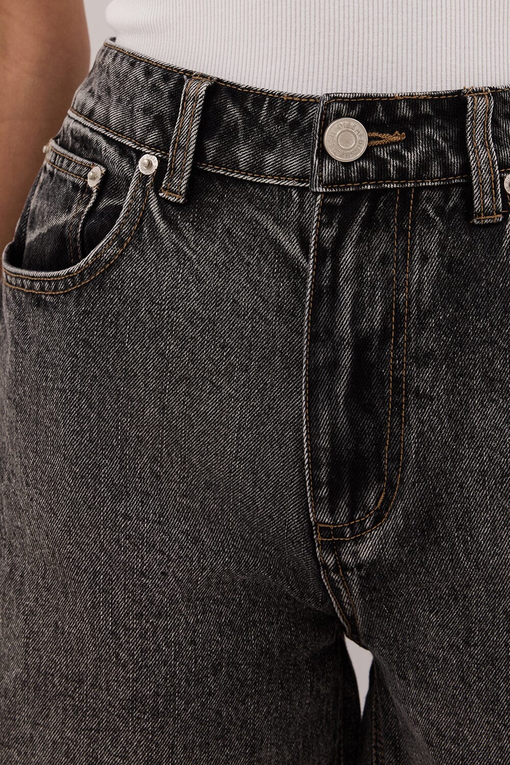 BAMBI WASHED BLACK BERMUDA DENIM SHORT - Image 6