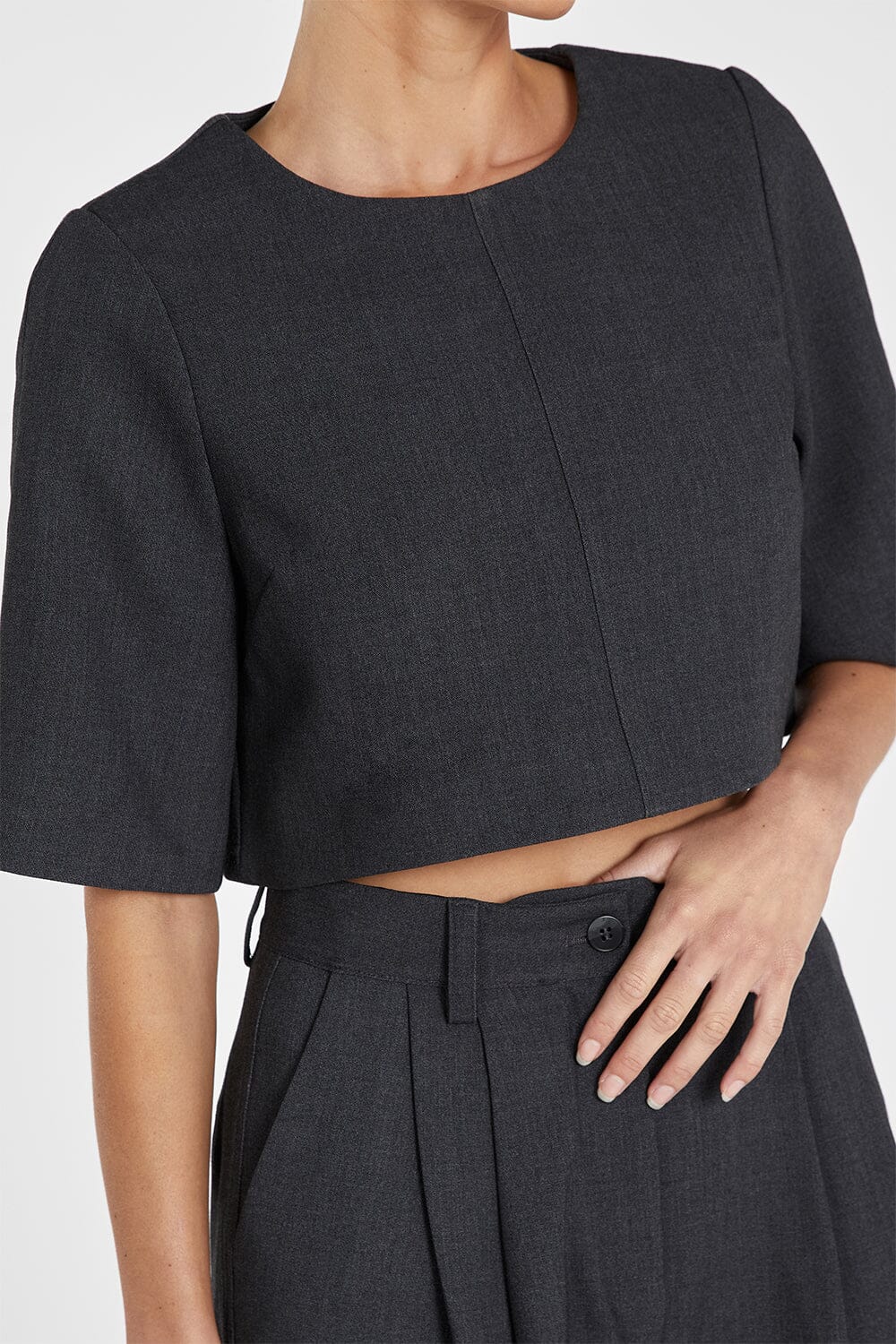 CAREY CHARCOAL CROPPED TEE - Image 5