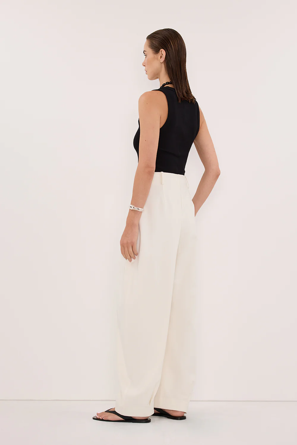 CLARA BLACK SCOOP NECK TANK TOP - Image 4