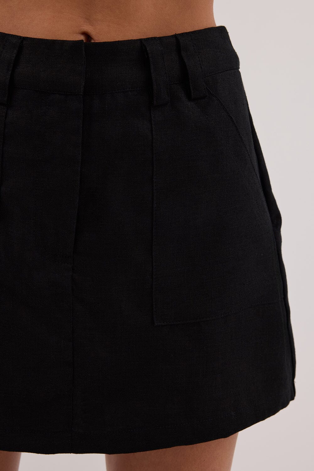 EVA BLACK LINEN SKORT - Image 5