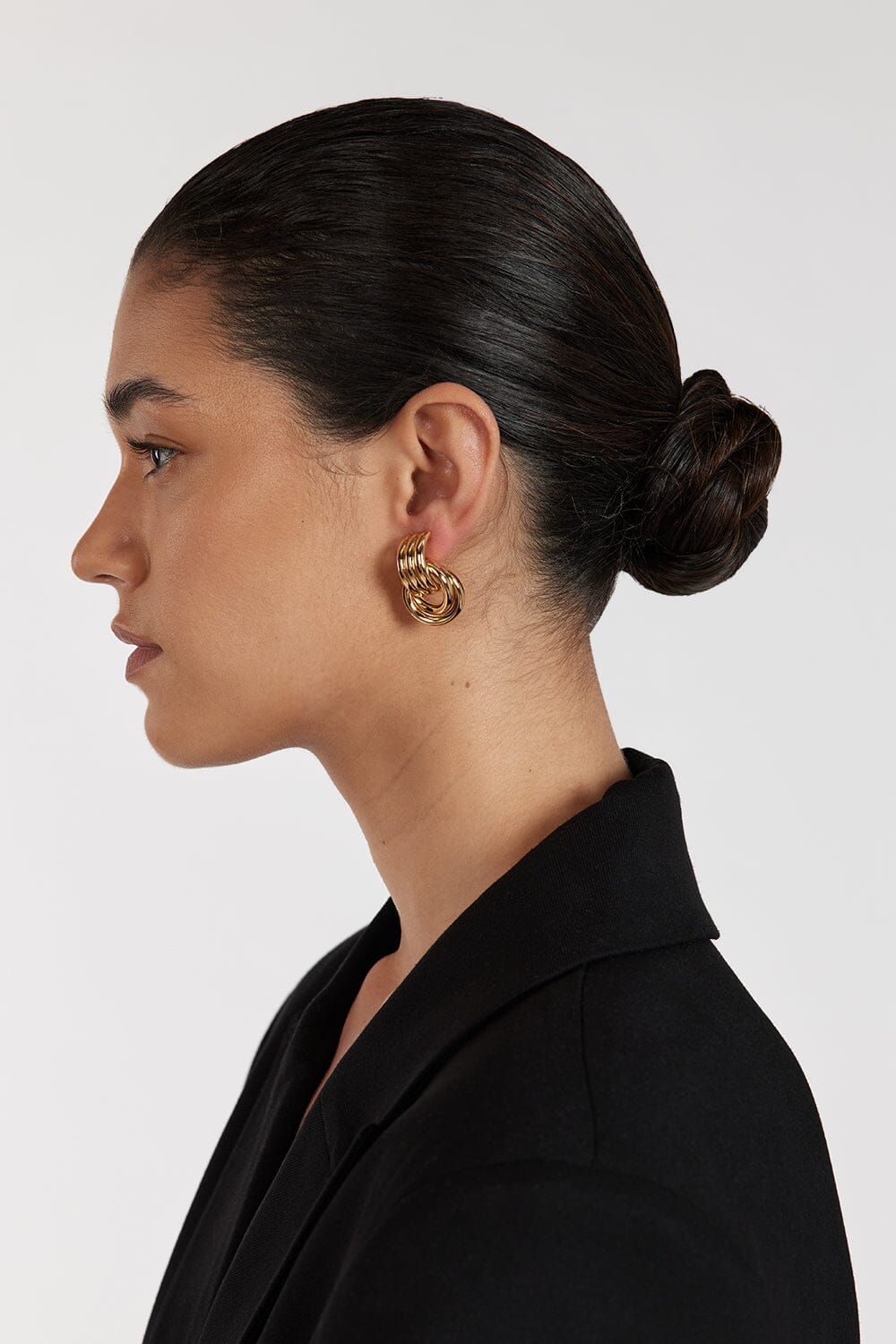 HEAVEN MAYHEM MINI KNOT GOLD EARRING - Image 4