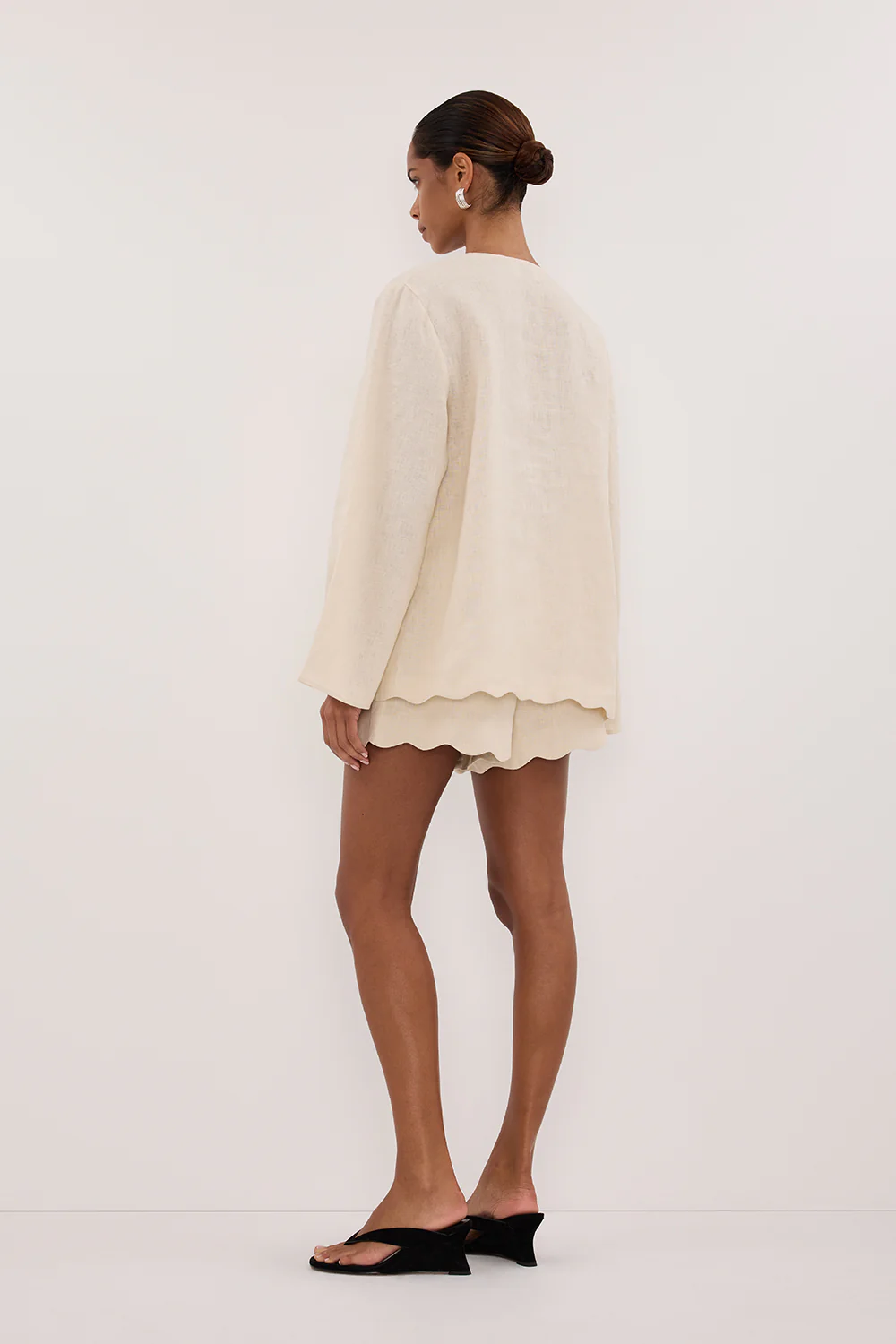 LELA SANDSTONE LONG SLEEVE LINEN TOP - Image 4