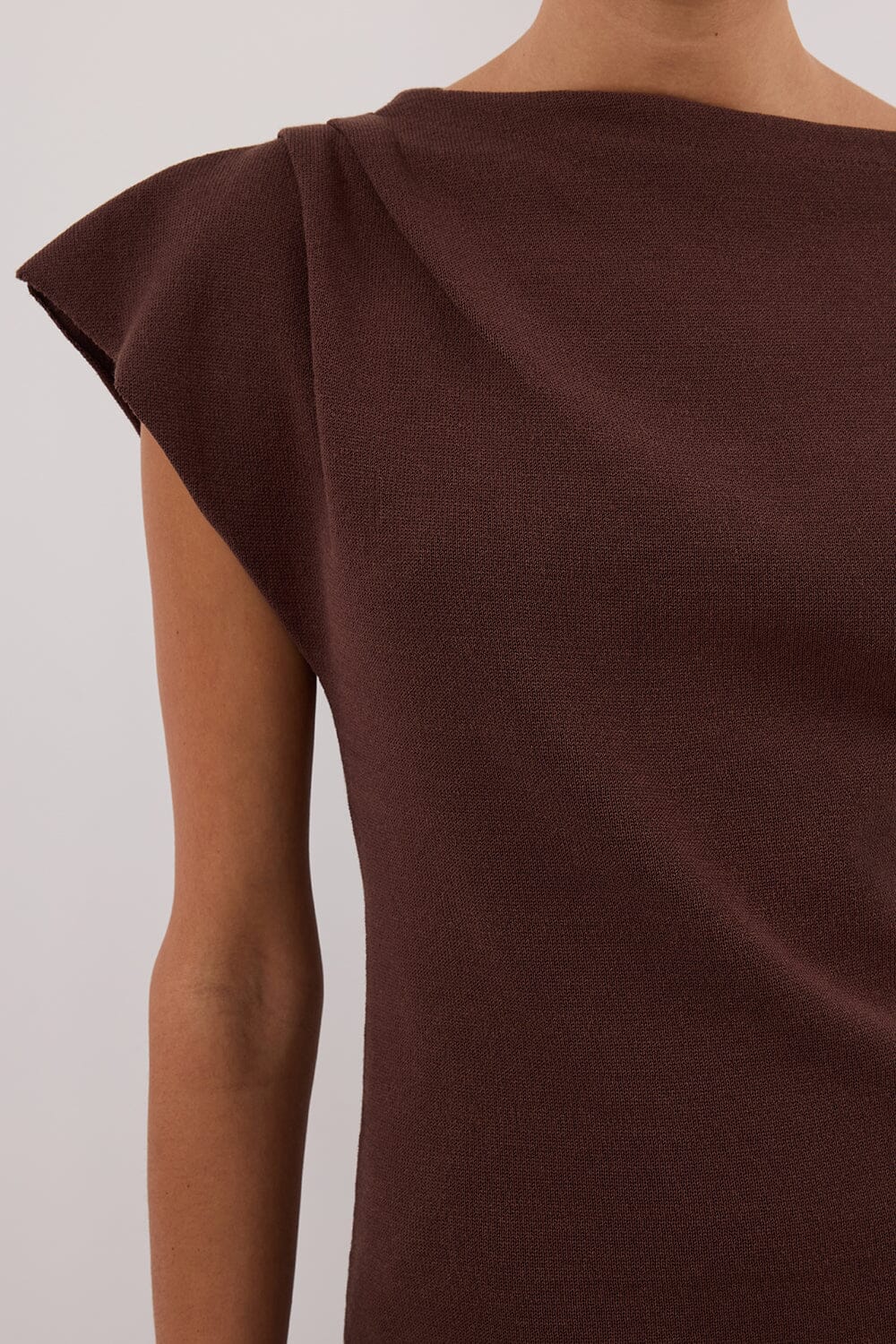 LIA WALNUT SLEEVELESS KNIT TOP - Image 5