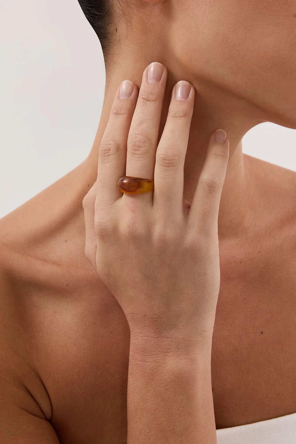 NOAH THE LABEL BROWN CHUNKY RESIN RING - Image 3